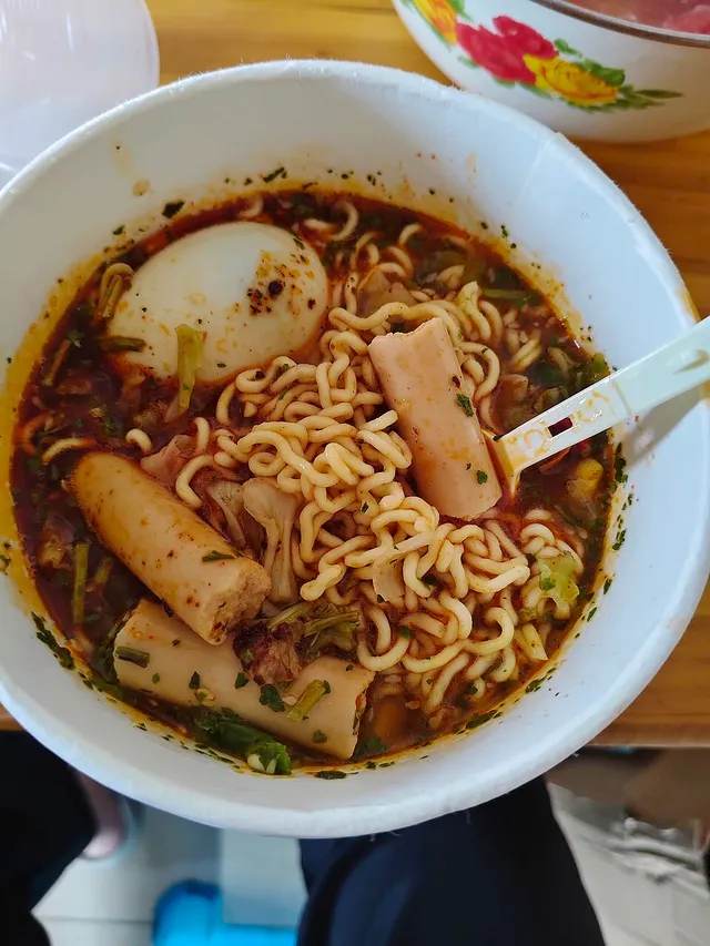 Photo of noodles istantanei: Confronta il prezzo di noodles istantanei in diversi paesi e vedi quanto pesa sul salario medio locale