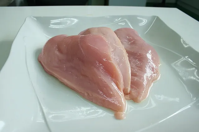Photo of petto di pollo 1kg: Confronta il prezzo di petto di pollo 1kg in diversi paesi e vedi quanto pesa sul salario medio locale